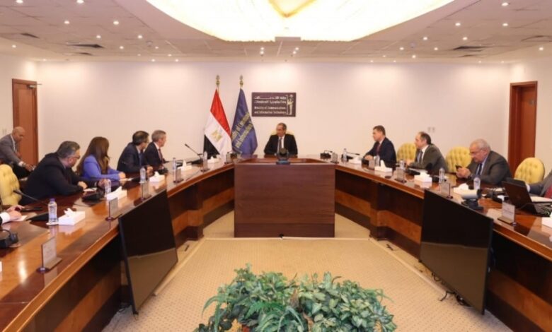 وزير الاتصالات