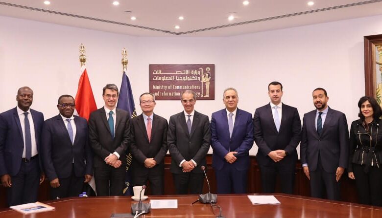 وزير الاتصالات