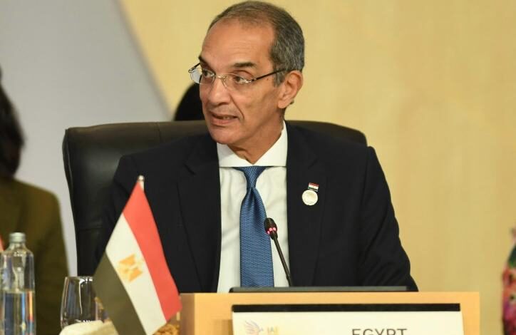 وزير الاتصالات