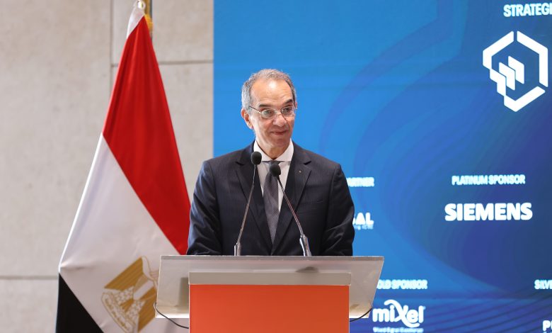  وزير الاتصالات