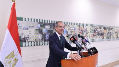  وزير الاتصالات