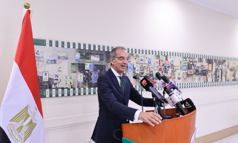  وزير الاتصالات