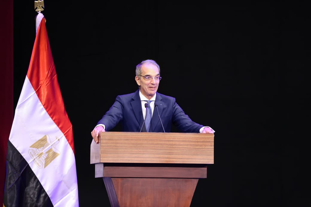 وزير الاتصالات