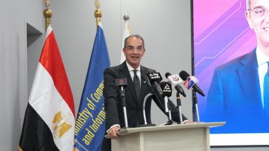  وزير الاتصالات
