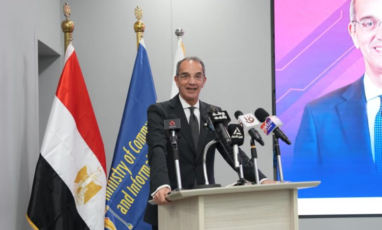  وزير الاتصالات