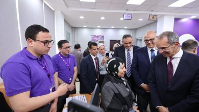  وزير الاتصالات