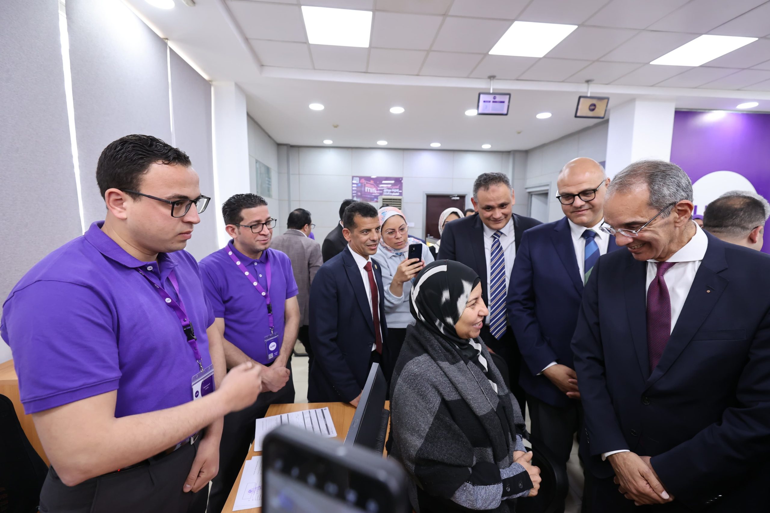  وزير الاتصالات