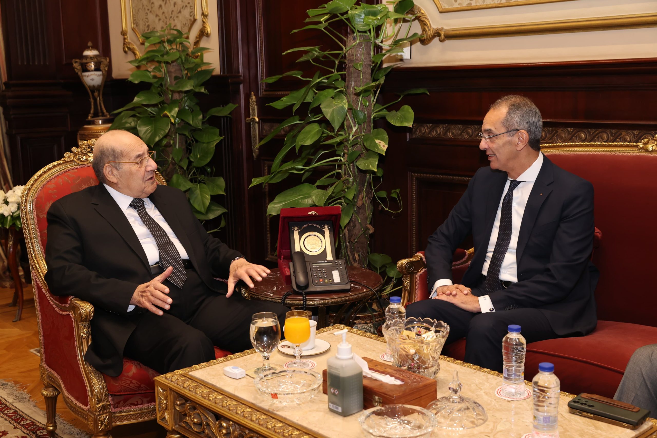 وزير الاتصالات
