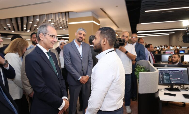 وزير الاتصالات