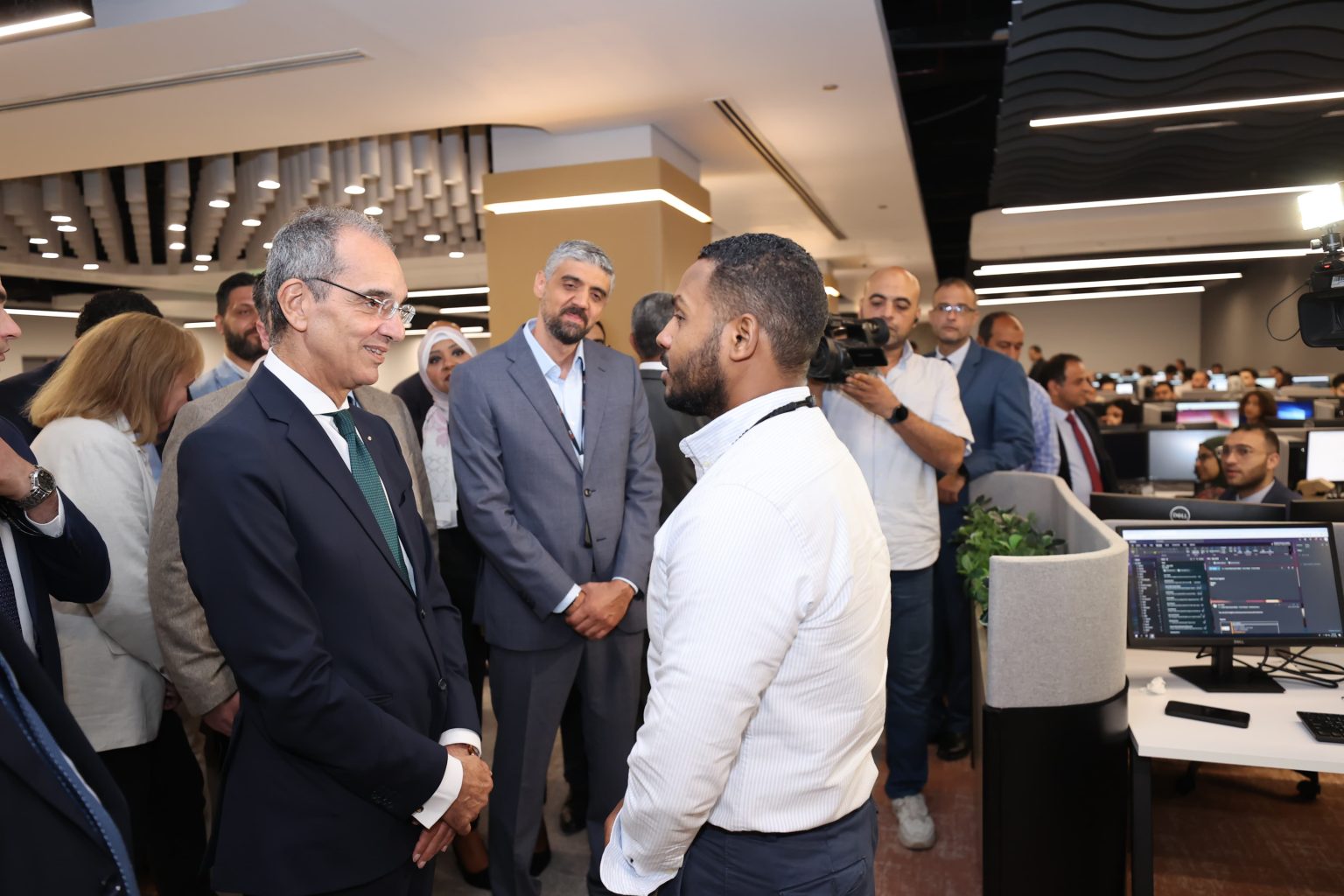 وزير الاتصالات