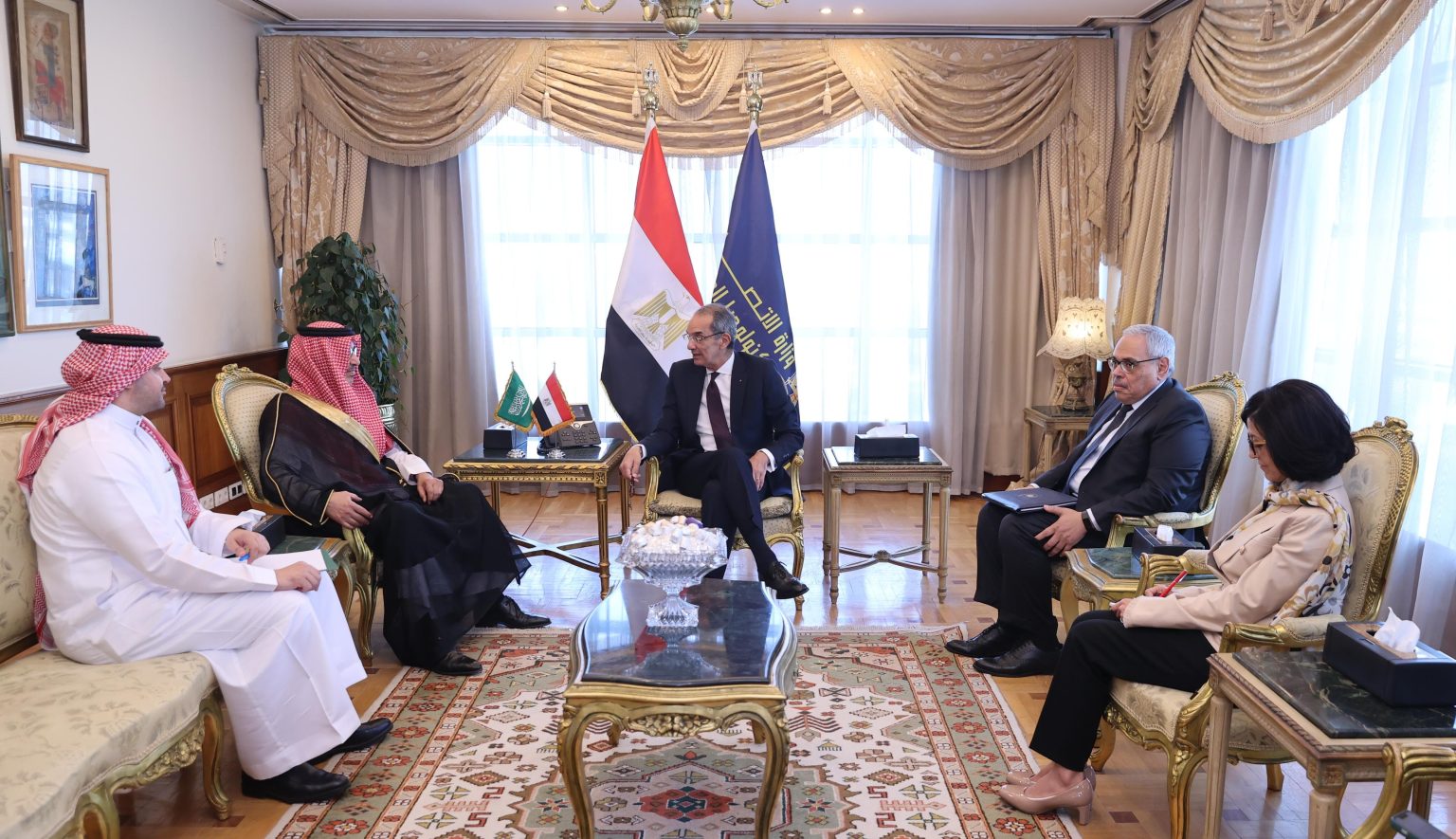 وزير الاتصالات