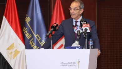  وزير الاتصالات