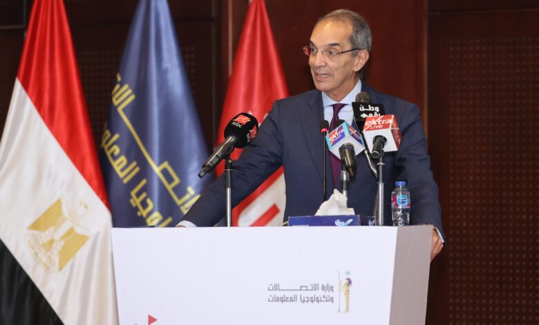  وزير الاتصالات