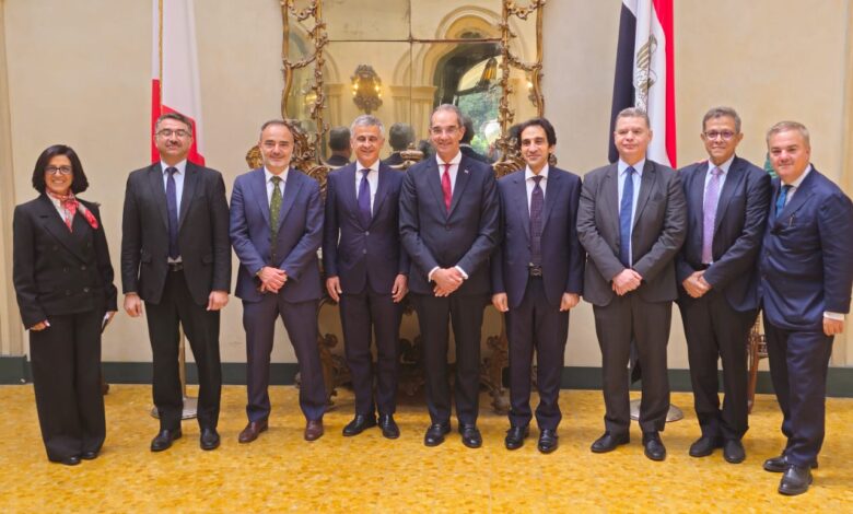 وزير الاتصالات