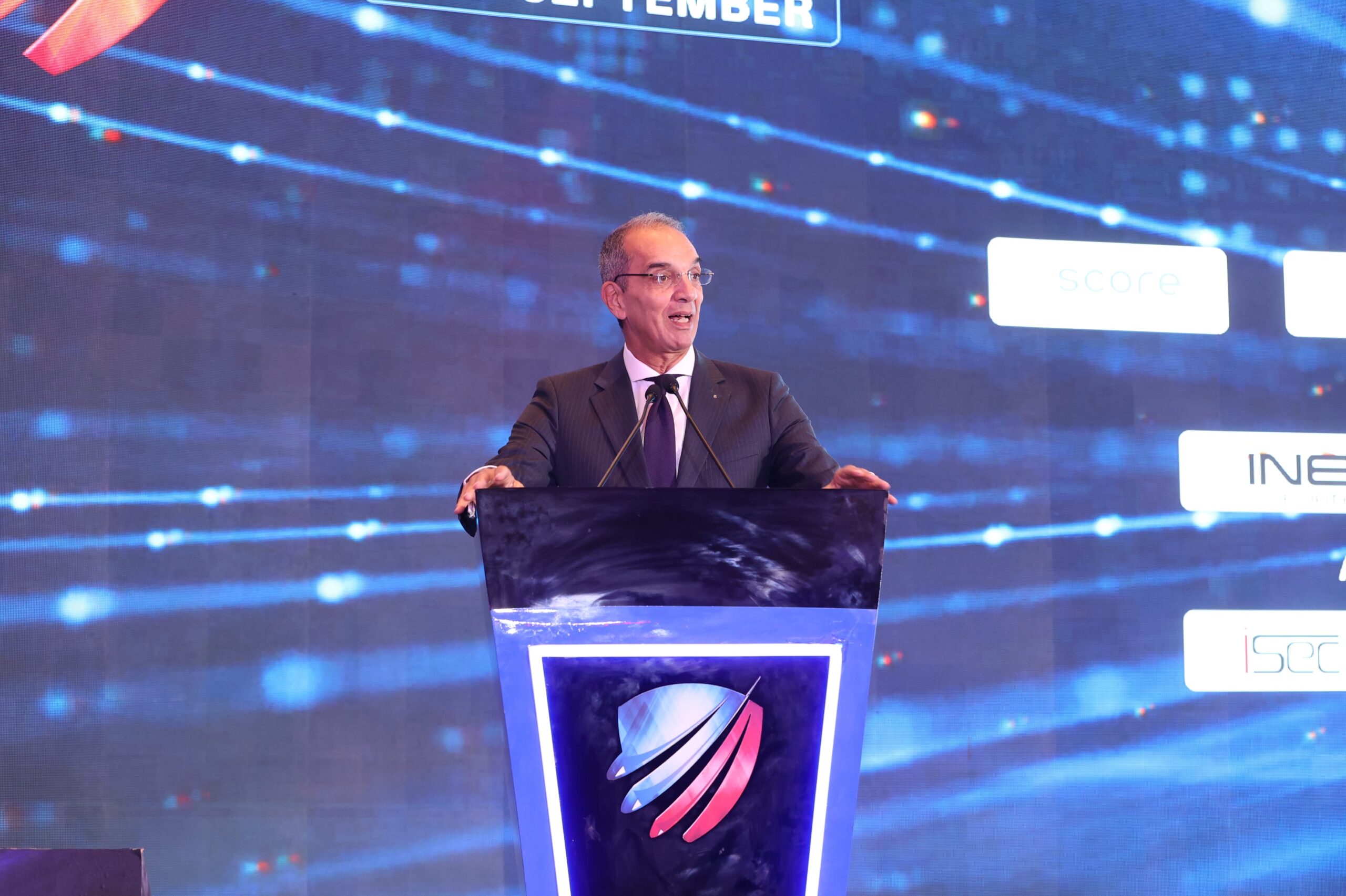 وزير الاتصالات
