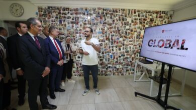  وزير الاتصالات