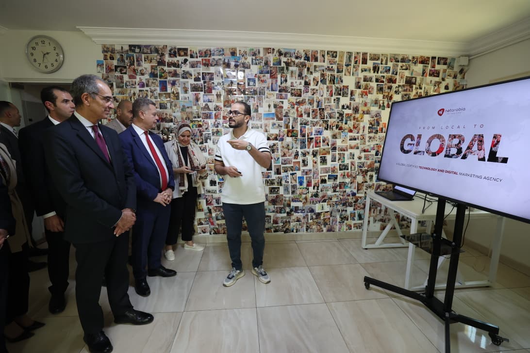 وزير الاتصالات