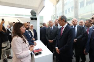 وزير الاتصالات