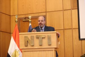 وزير الاتصالات