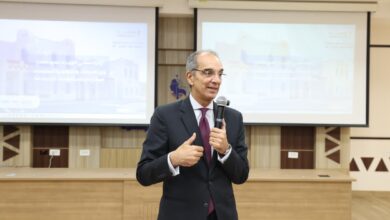  وزير الاتصالات 