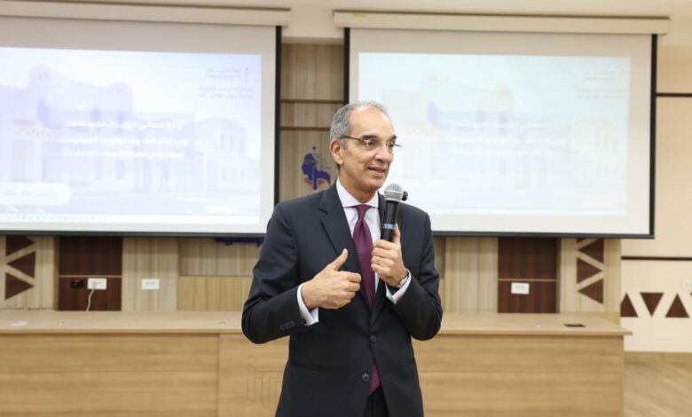  وزير الاتصالات 