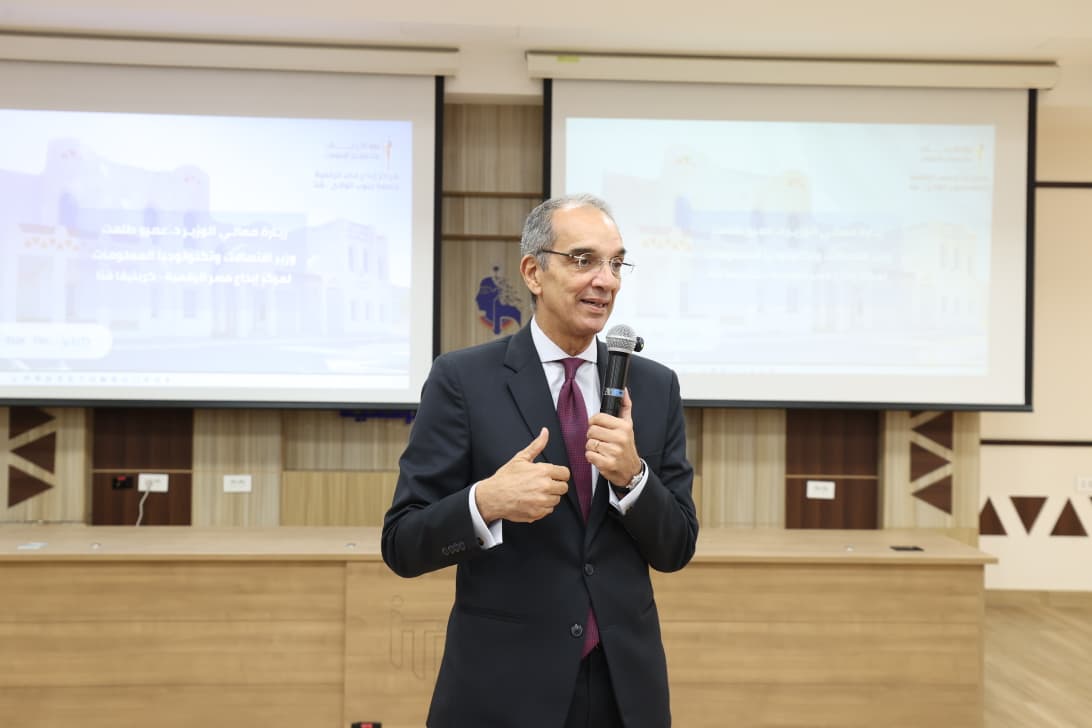  وزير الاتصالات 