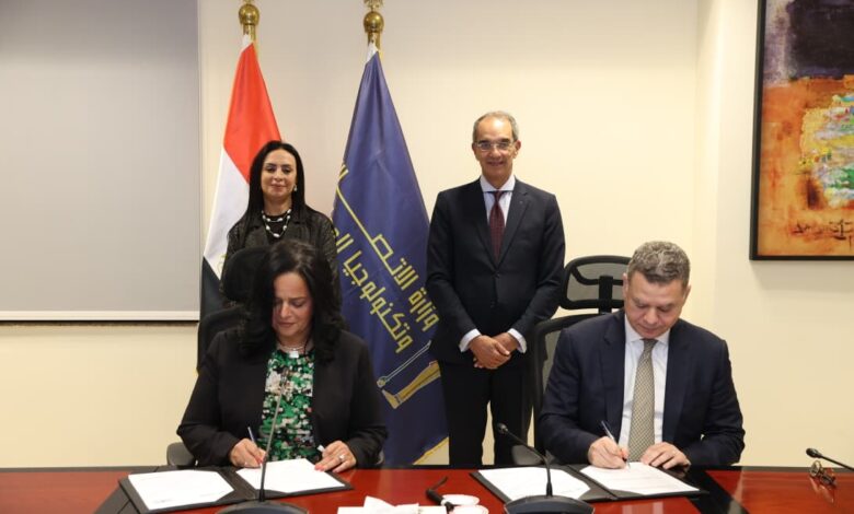 وزيرا الاتصالات