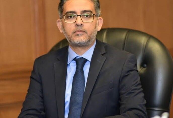 الدكتور أحمد عبد العزيز