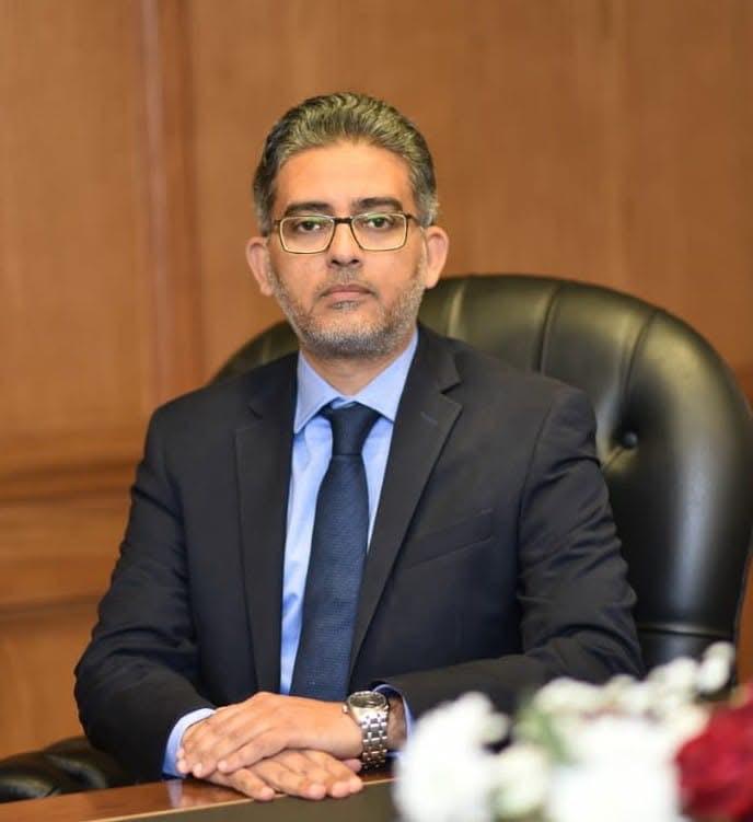 الدكتور أحمد عبد العزيز