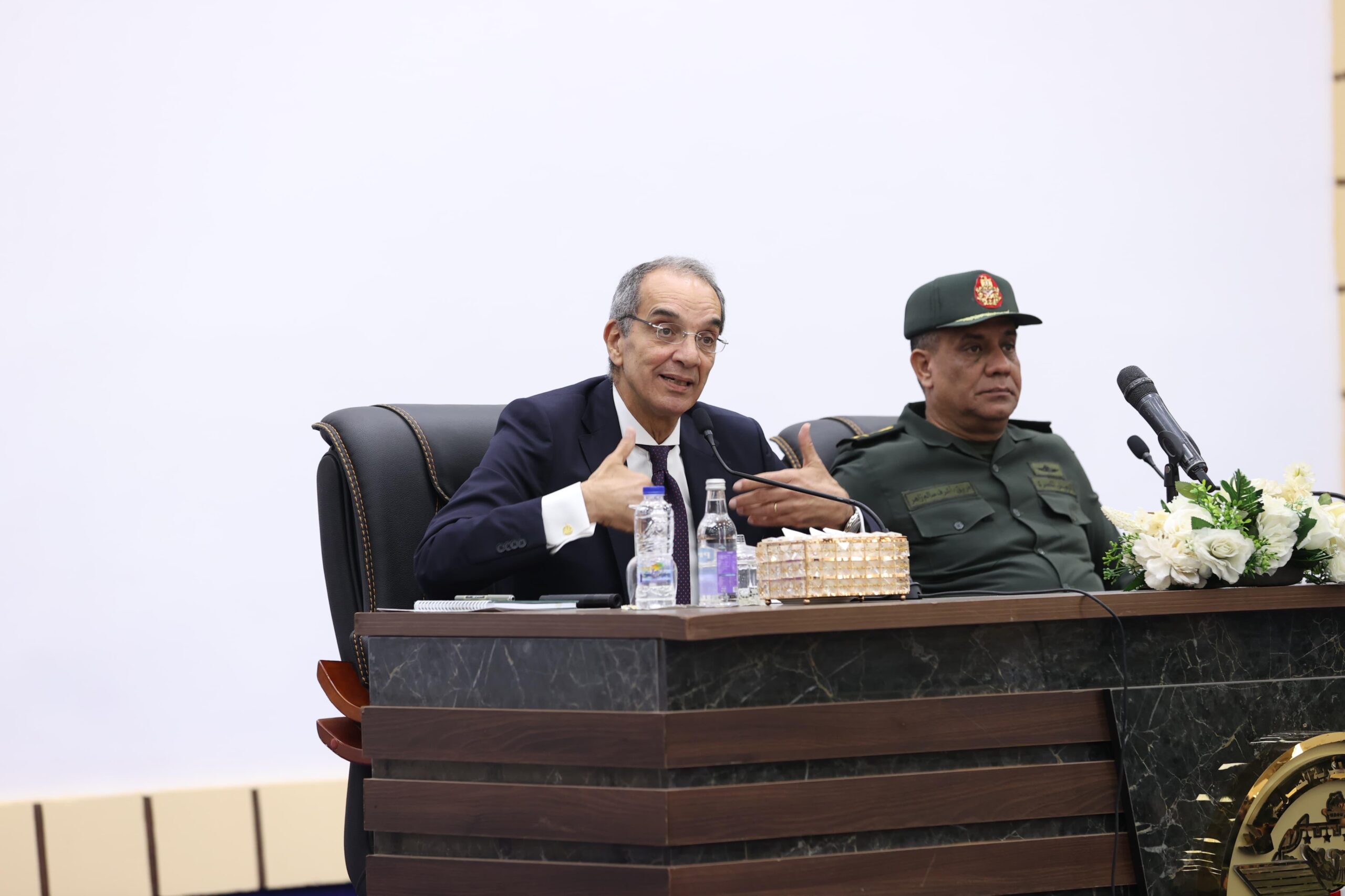وزير الاتصالات