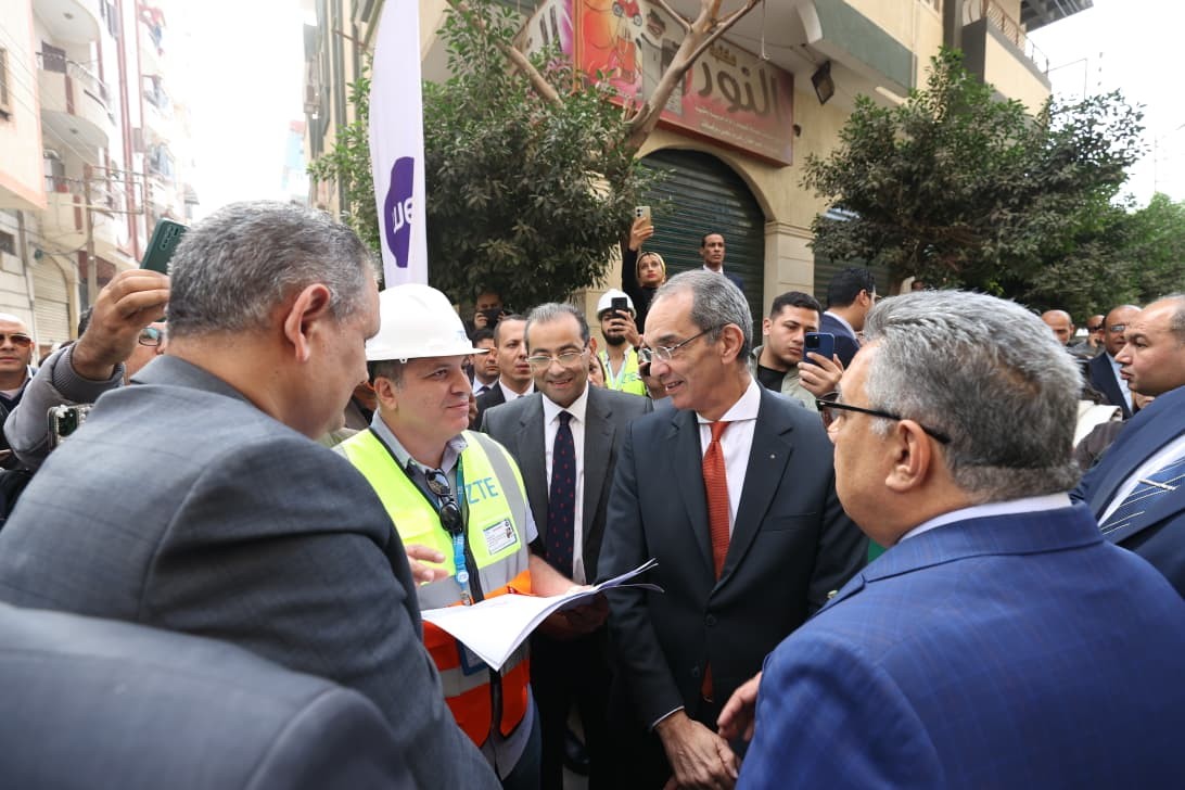 وزير الاتصالات