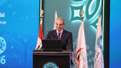  وزير الاتصالات