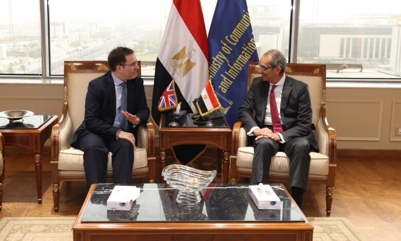  وزير الاتصالات
