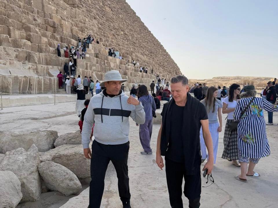 الفنان العالمي براين آدمز