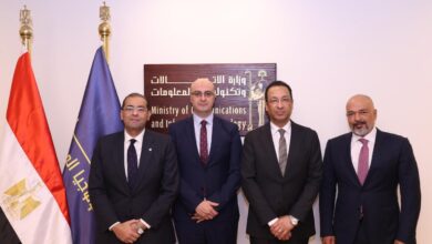 وزير الاتصالات