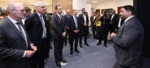  وزير الاتصالات