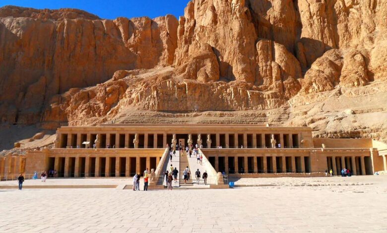 الاثار