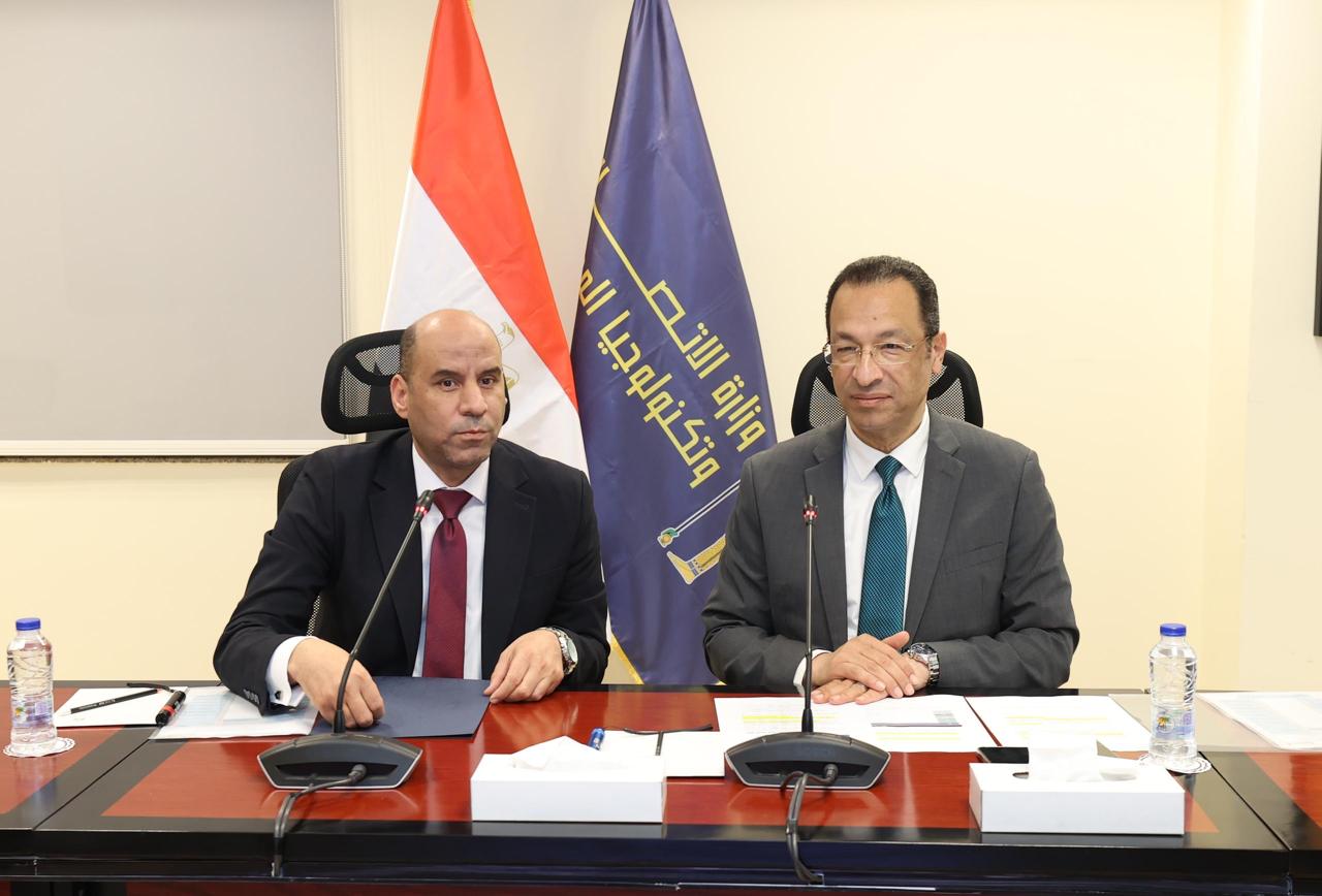 وزيرا الاتصالات