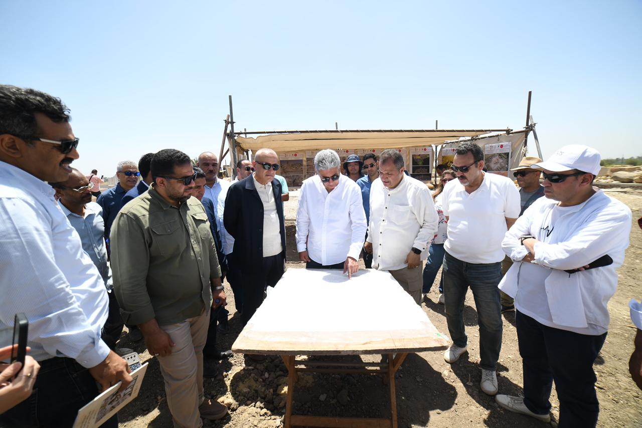 وزير السياحة