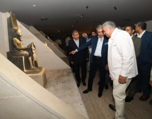 وزير السياحة