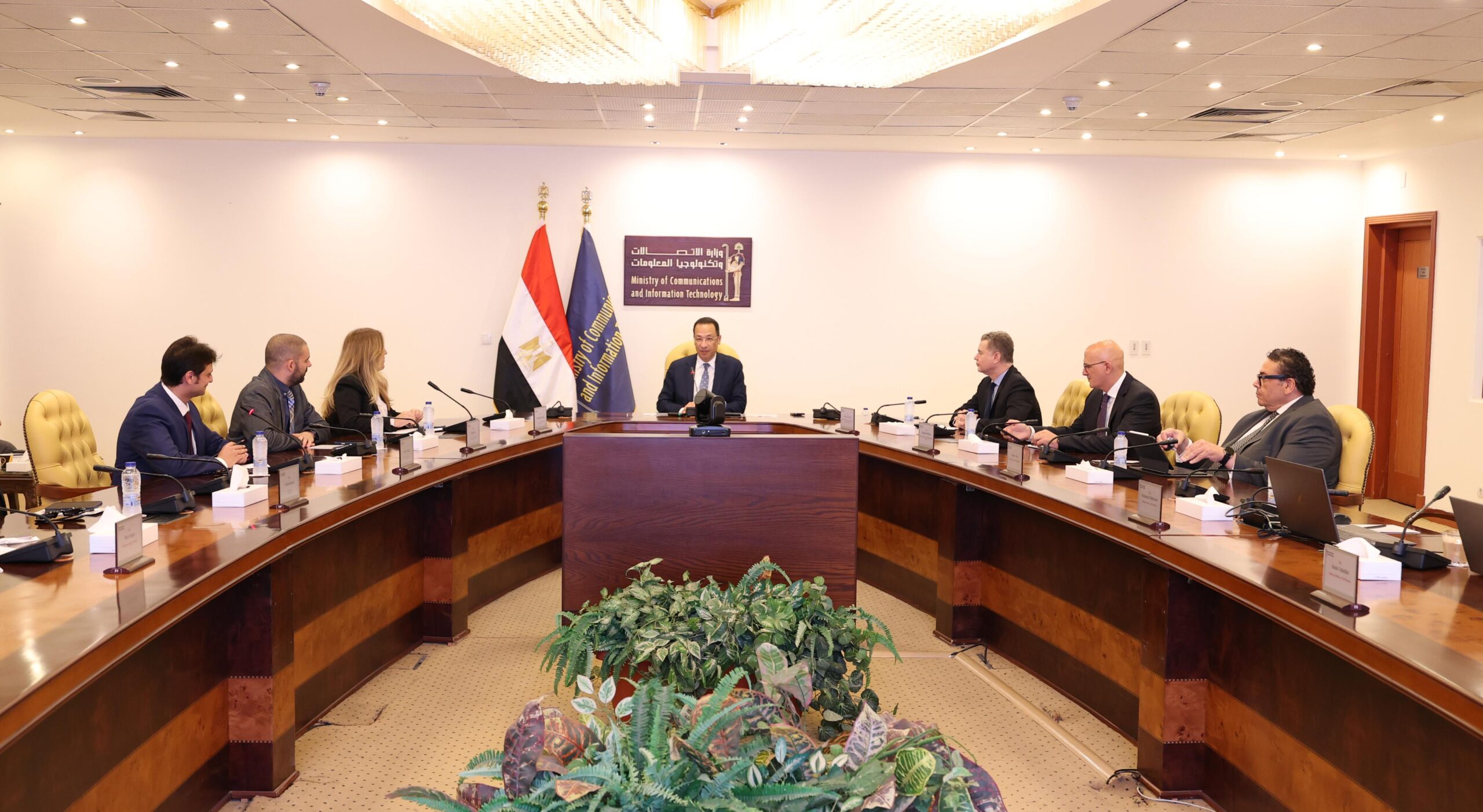 وزير الاتصالات