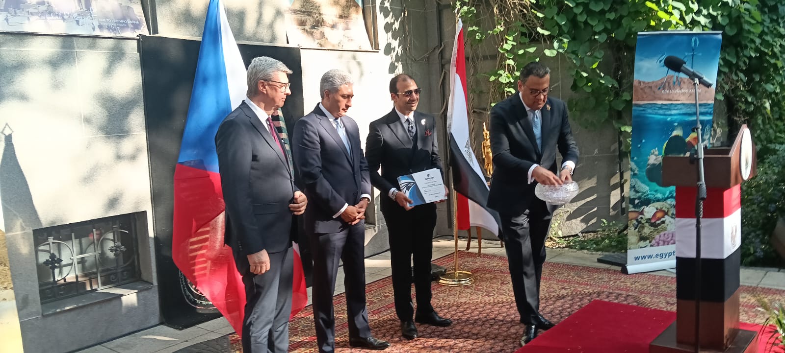 وزير السياحة