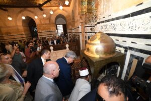 وزير السياحة 