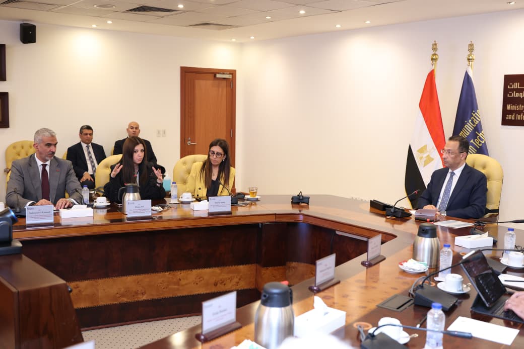 وزير الاتصالات