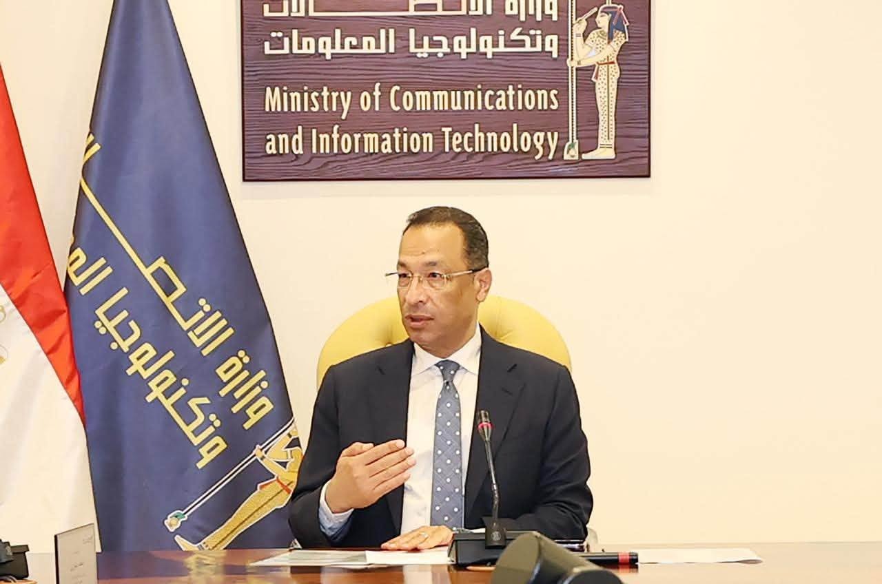 وزير الاتصالات