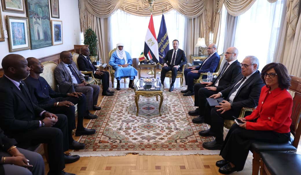وزير الاتصالات وتكنولوجيا المعلومات