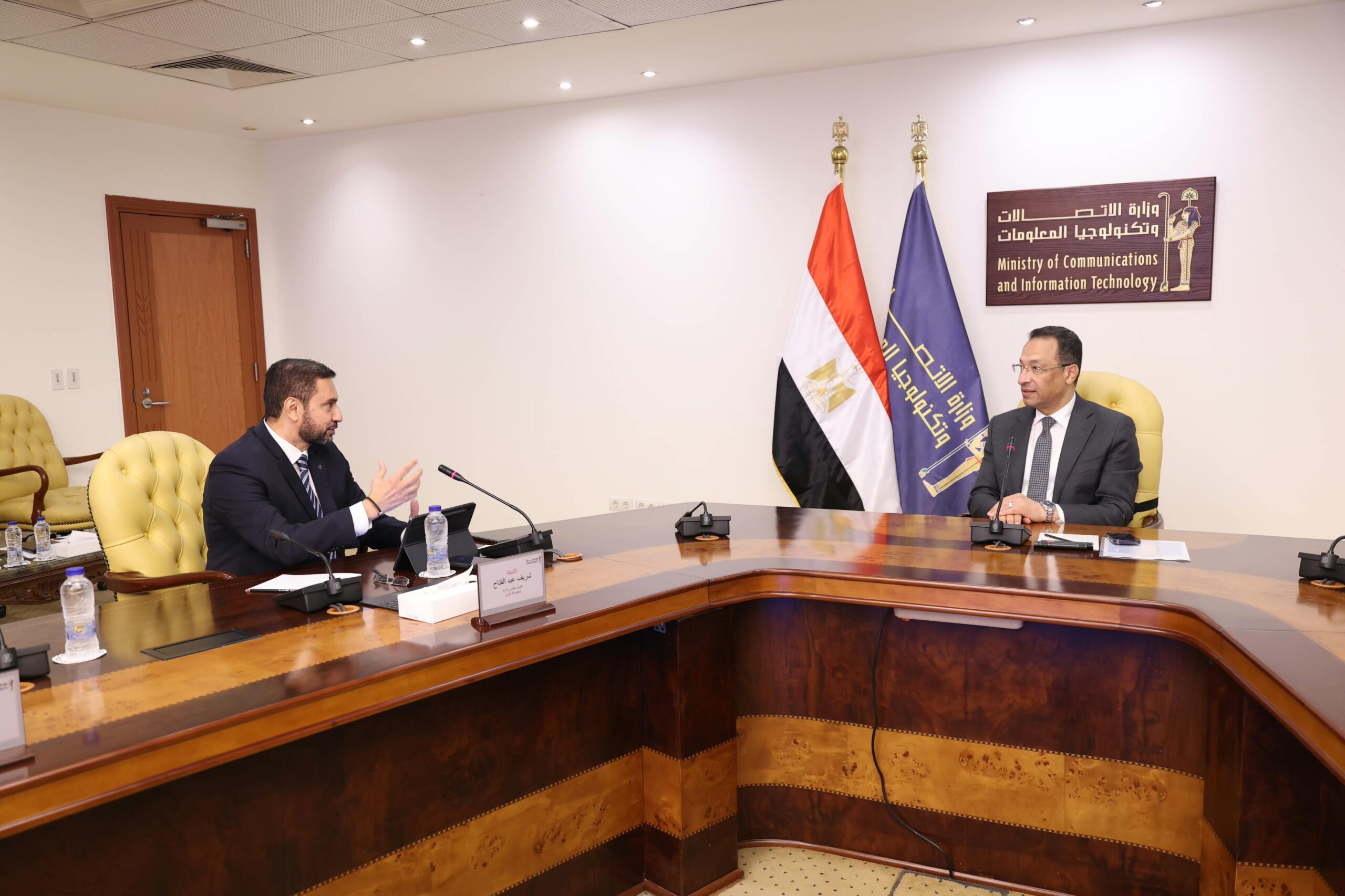 وزير الاتصالات